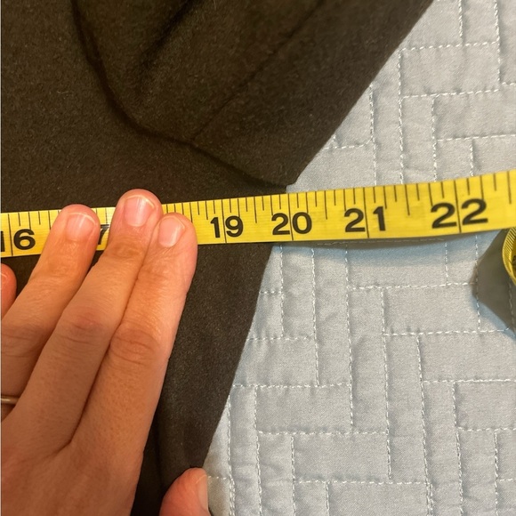 Kenneth Cole New York Women’s Size 12 Wool Belted Coat in Deep Olive 🫒 - Picture 11 of 12